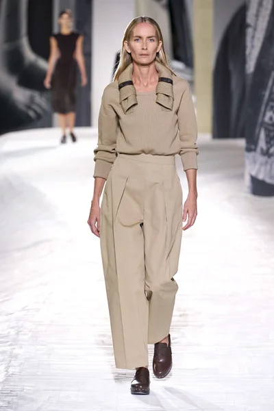 Look 30